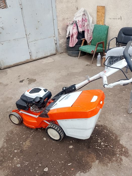 Продам и газонакосилку