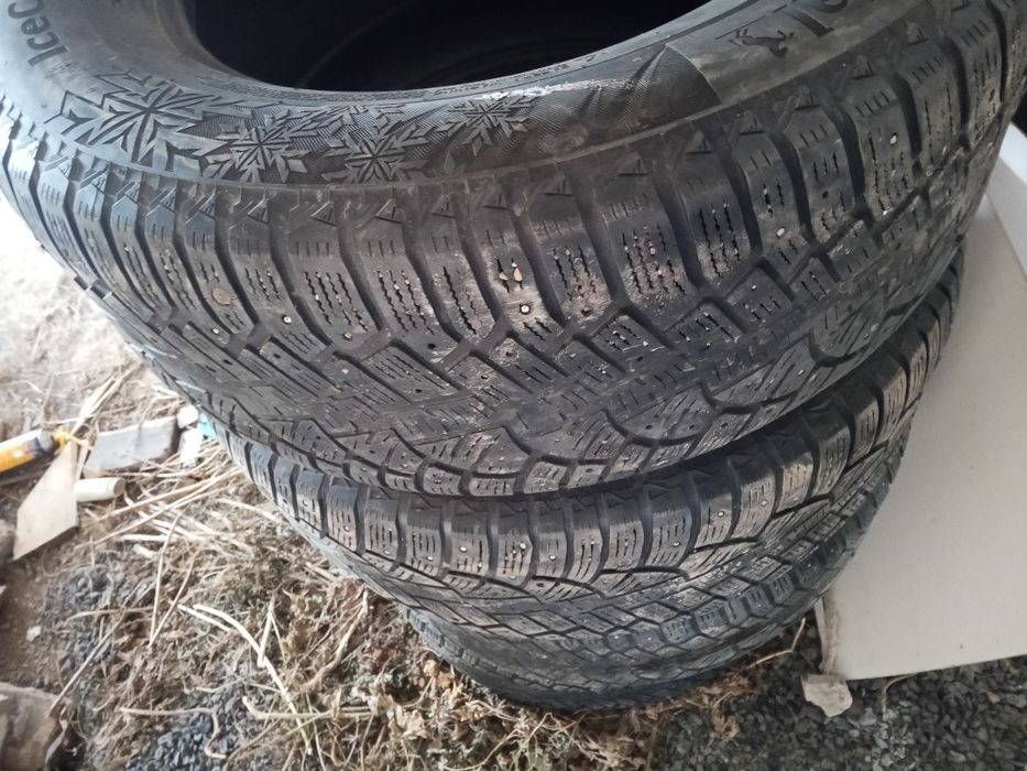 Продам резину зима 285 60R18