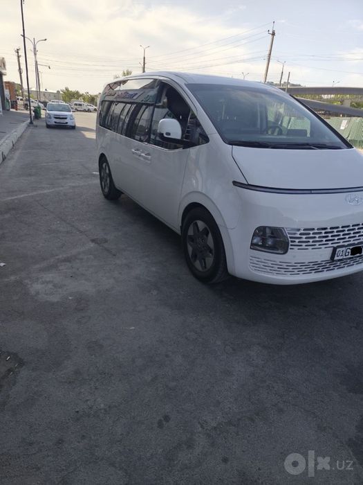Hyundai STARIA 2022-yil срочно