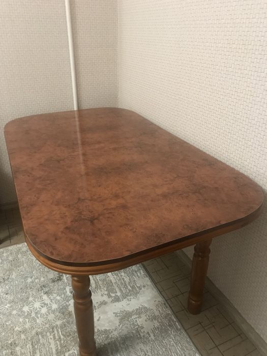 Стол большой для гостинной