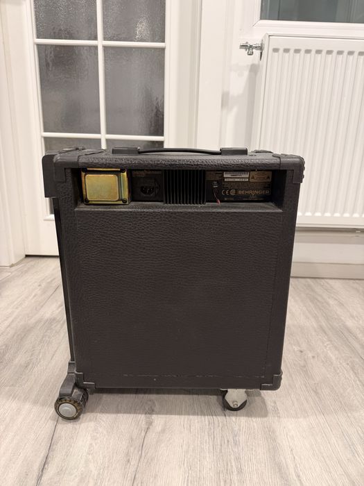 Amplificator chitara bas Behringer Ultrabass BX300