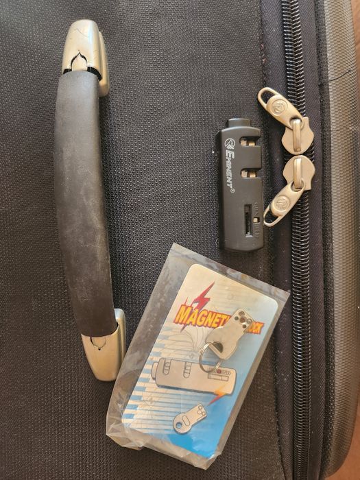 Куфар Eminent черен