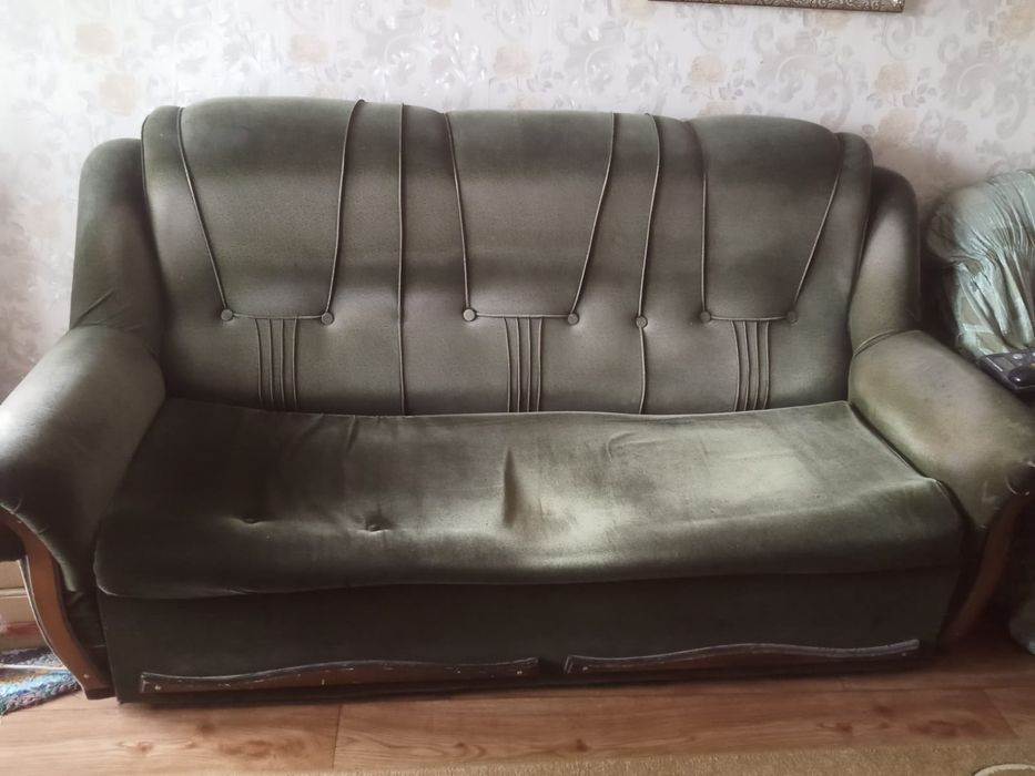 Диван прошу забрать даром