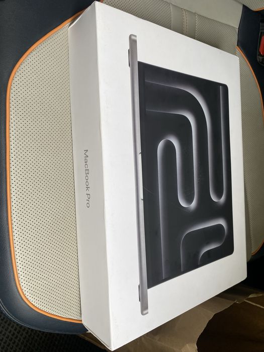 Macbok yengi 14 karobka dakumenti bor ishlatilmagan umiman