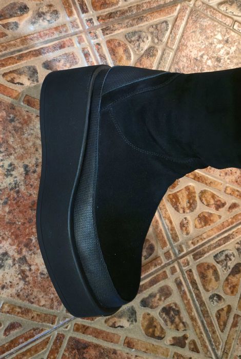 Дамски ботуши/чизми на стабилна и удобна платформа от естествен велур