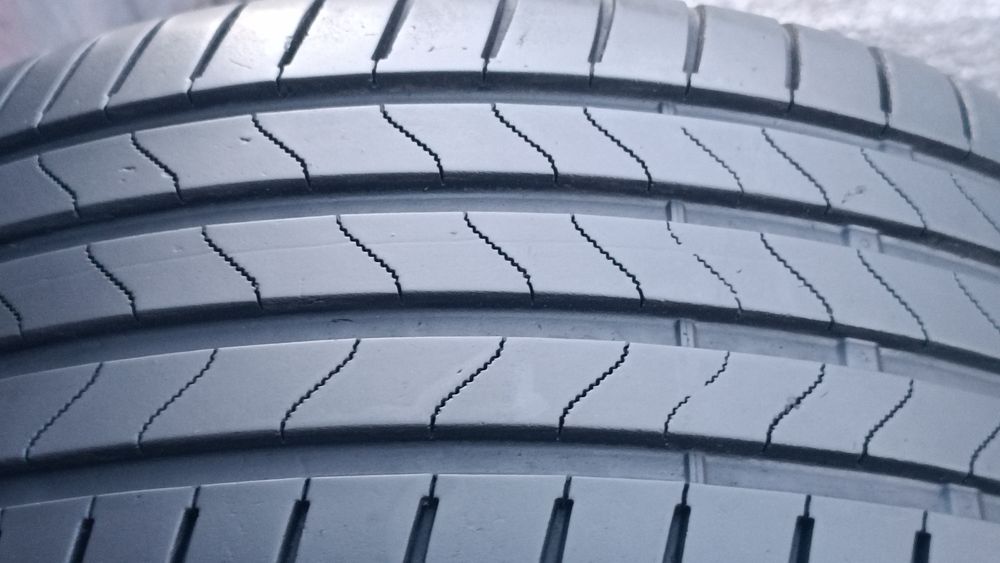 225/45/17 Bridgestone Дот 1723