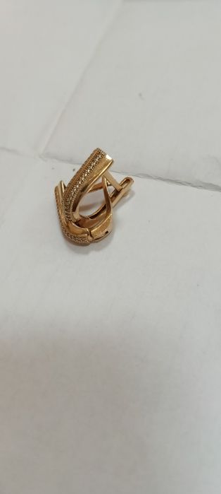 Продам сережки золотые