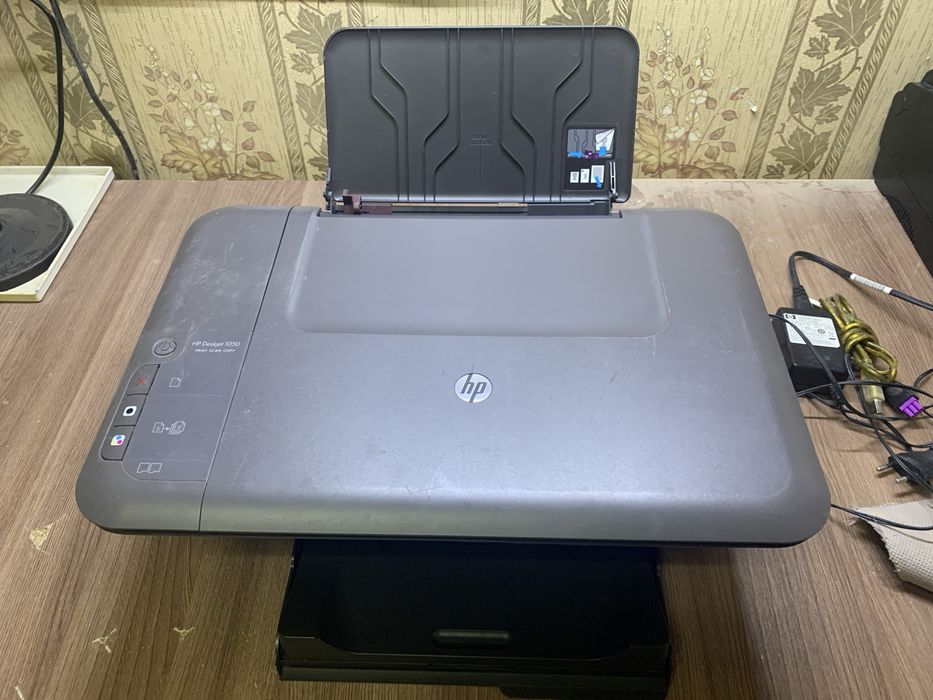 Принтер струйный HP Deskjet 1050