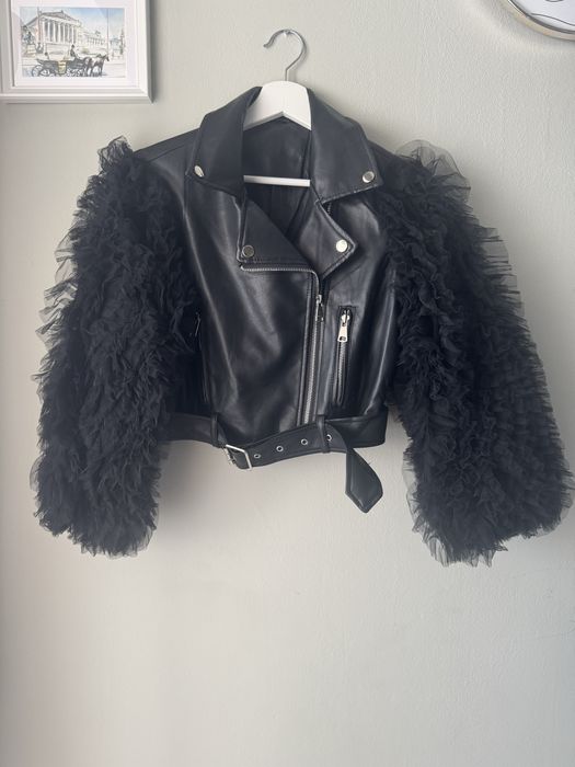 Уникално кожено яке с пухкави ръкави от тюл