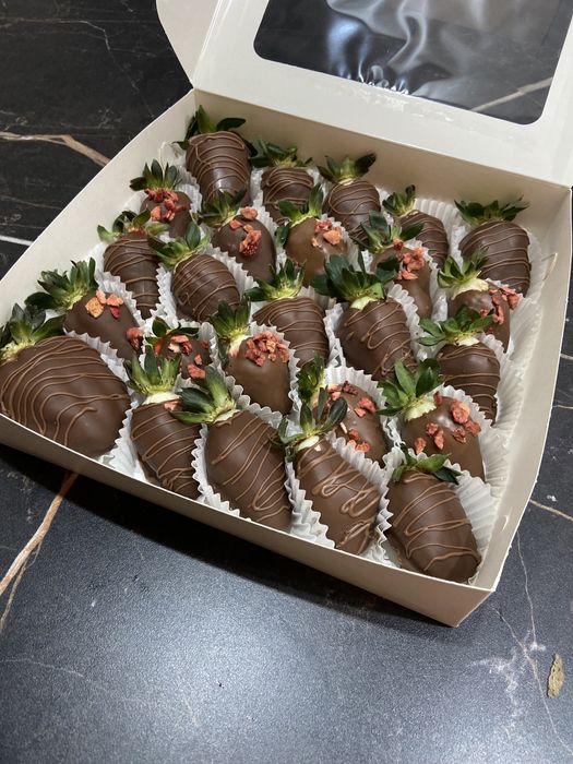 КЛУБНИКА в шоколаде. Есть каспий ред