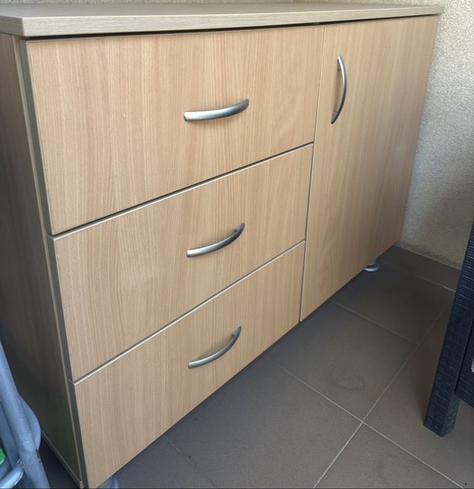 comoda cu 3 sertare si usa