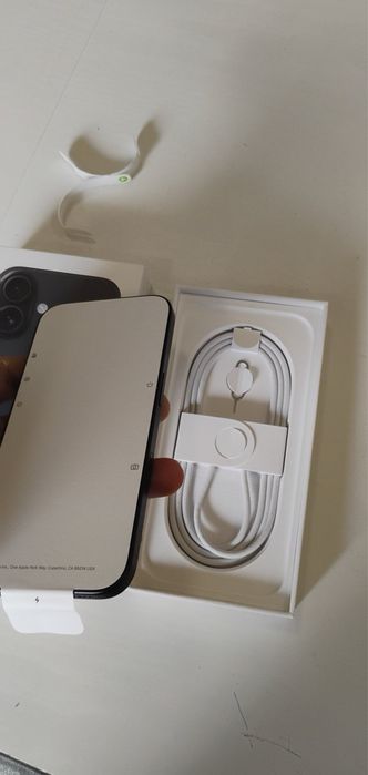 Iphone 16 128GB Чисто нов
