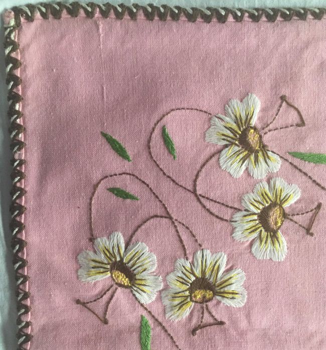 Бродирани карета и покривки