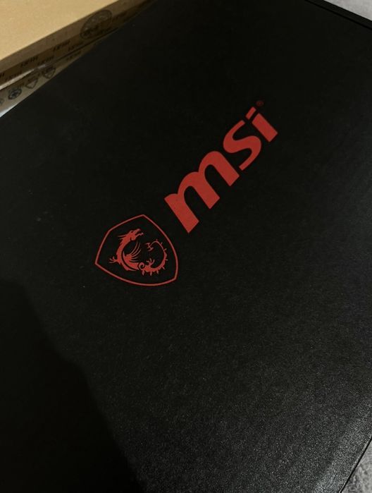 Геймърски лаптоп MSI GF63 Thin 11UC