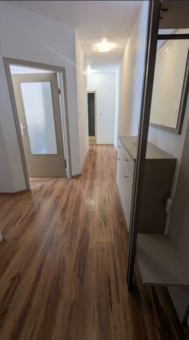 Дава се под наем Тристаен апартамент в София, Красно село - 90 кв.м за 700 € - Снимка #13