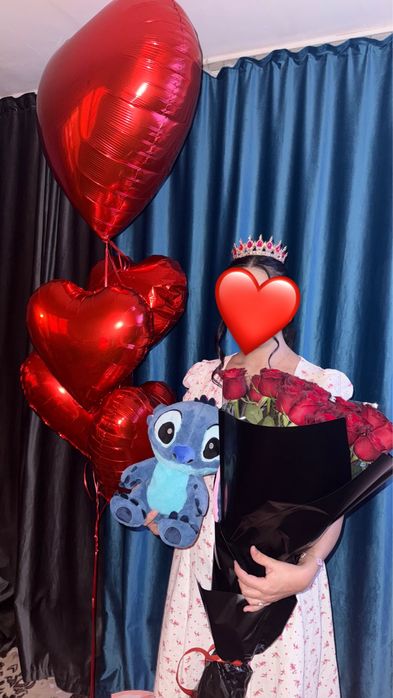 Цветы свежые сегодня в обед подарили