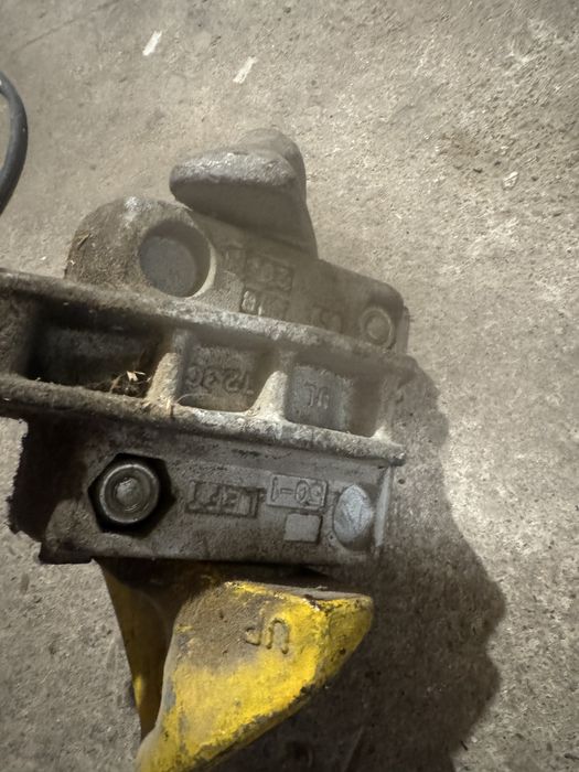 Blocator container tir semiautomat