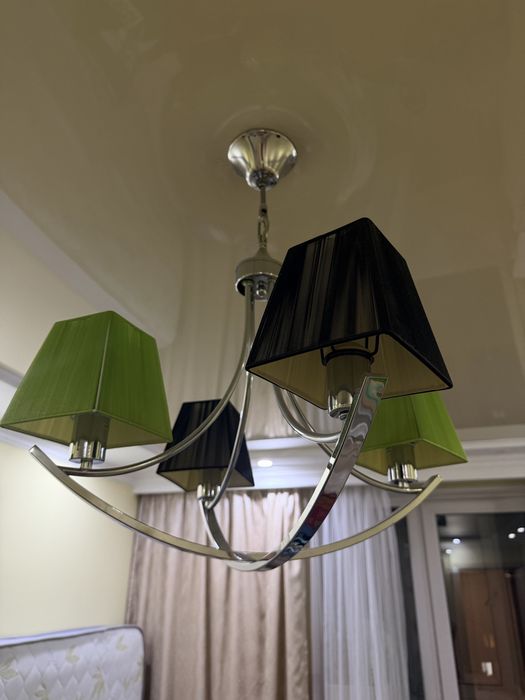 Срочно продается люстра