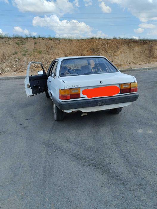 Автомобиль AUDI 80 b2