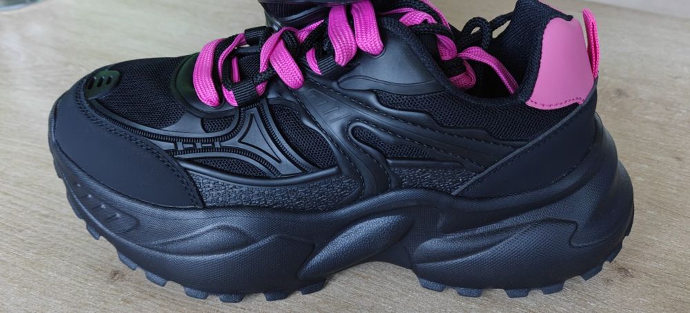 Страхотни дамски маратонки .Размер 38.Чисто нови.