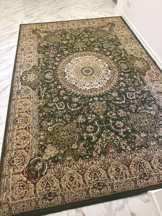 Ковер зеленый красивый