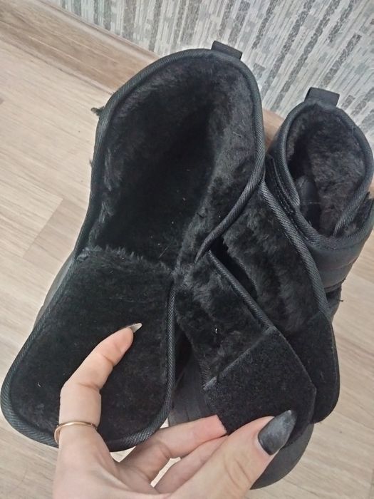 Продам новые женские ботинки