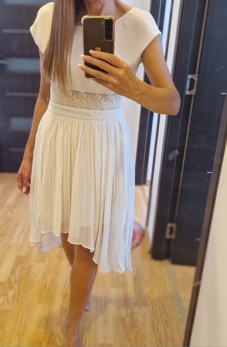 Rochie alba vaporoasa