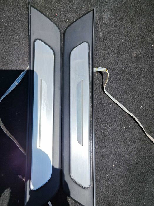 Светещи амбиентни лайсни на праговете S-line Audi A6 4K C8 прагове