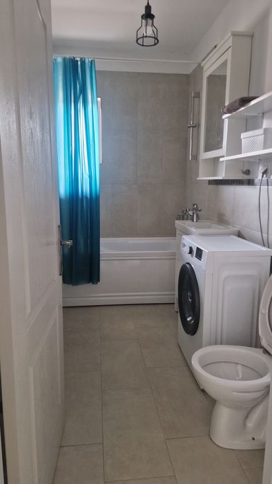 Închiriez apartament 2 camere- cu parcare Cntru