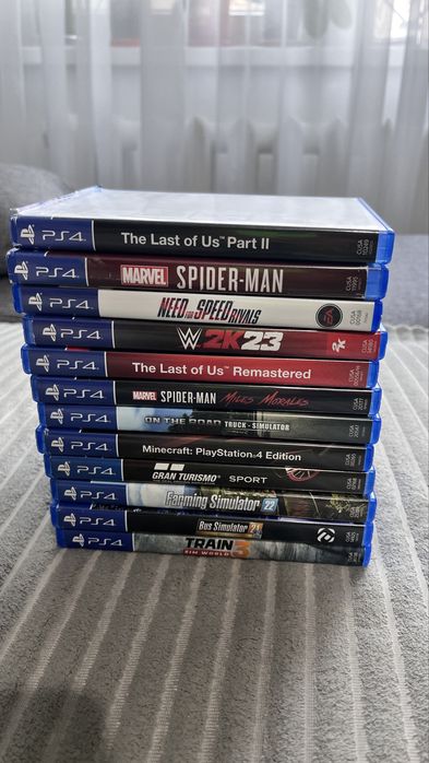 Vand playstation 4     500GB + 2 controlere + 15 jocuri + volan PXN V9 (270* sau 900*),3 pedale + schimbator inclus