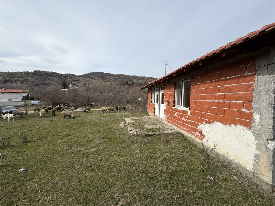 Продава се имот с къща в старото село Баничан, община Гоце Делчев