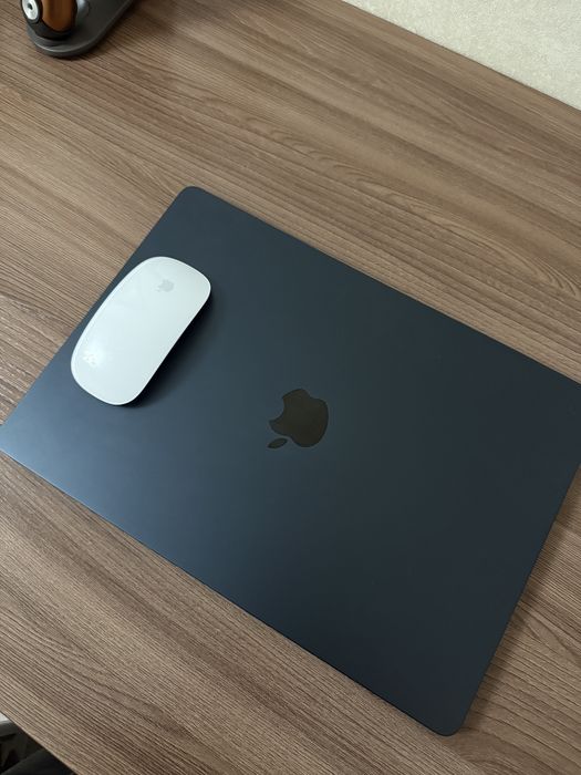 Продам Macbook Air M5