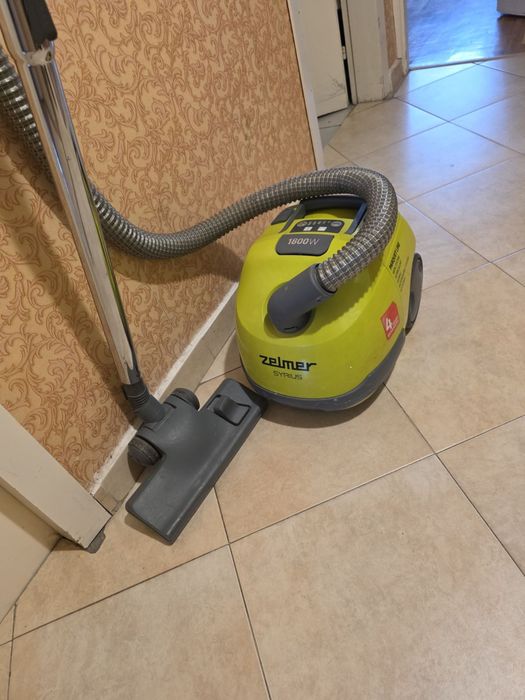 Продавам прахосмукачка Zelmer ,запазена и добре работеща висок клас