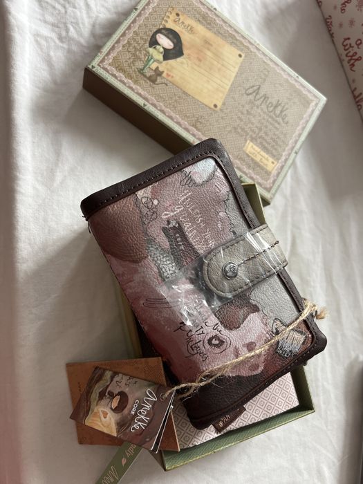 чисто ново дамско портмоне Анек