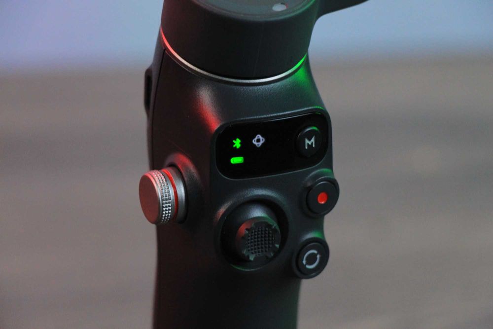 DJI Osmo Mobile 8 Stabilizator arzon narxda sotialdi