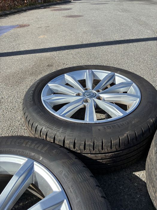 Продавам оригинални 17 цолови джанти Volkswagen с гуми