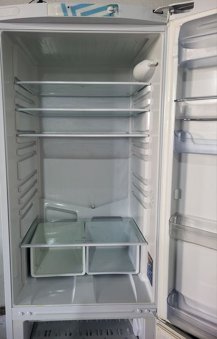 Продам холодильник индезит