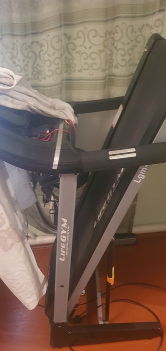 Продаю мебель и беговую дорожку имного старой техники