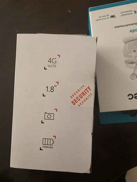 TCL 4041 чисто нов фабрично запечатан с слушалки!