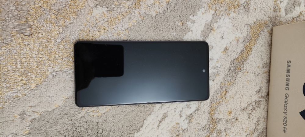 Продам Samsung galaxy s 20 fe.