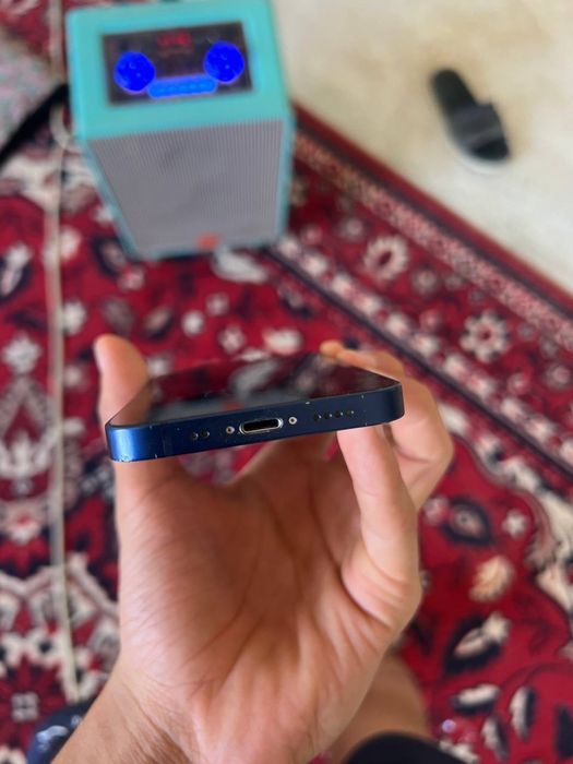 Iphone 12 mini  kok rangidan  holati idyal hec qayeri almashmagan