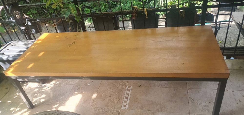 Măsuță terasă / cafea lemn masiv + metal – 180x70x50 cm

Vând măsuță pentru terasă sau living, cu blat din lemn și structură metalică neagră. Design m