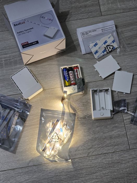 Bandă LED BestLuz cu baterie – 3 bucăți, 1m, Alb Neutru 4000K