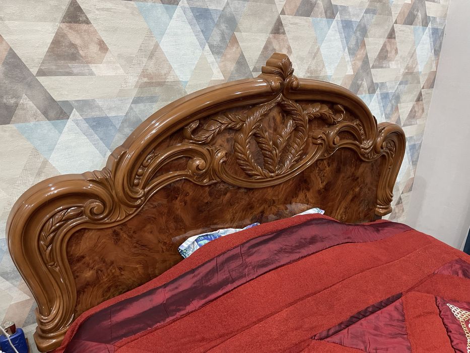 Продам кровать с матрацом