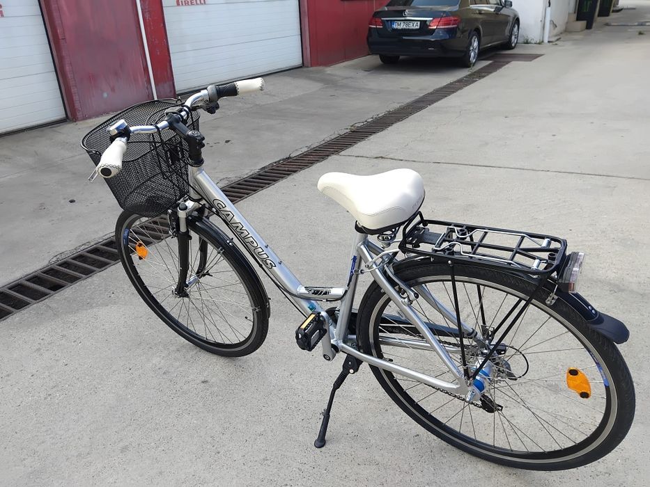 Vând bicicleta din aluminiu pentru damă