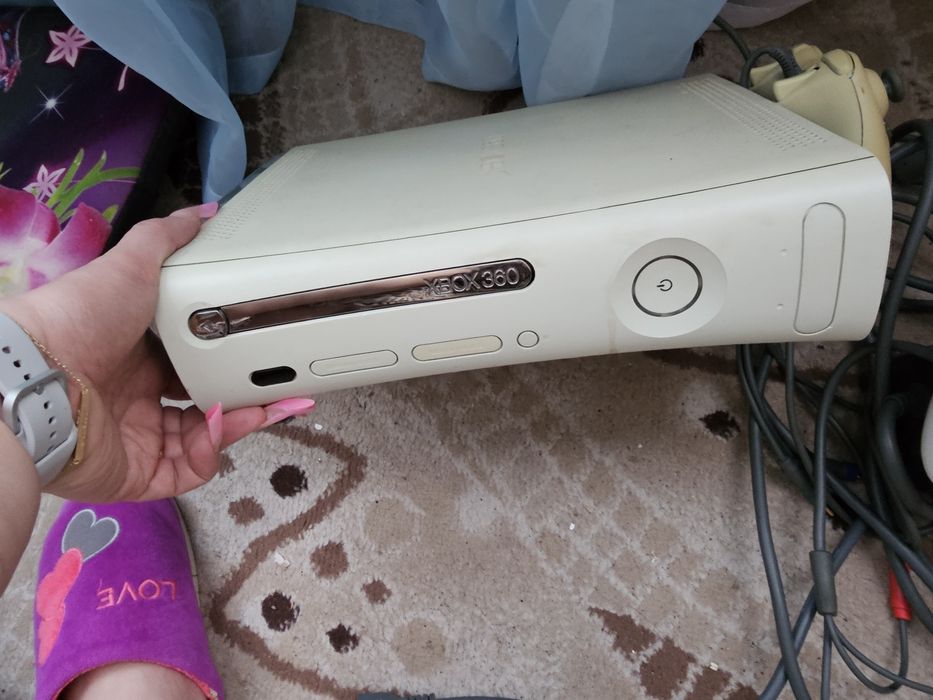 Пррдаю приставку Xbox 360