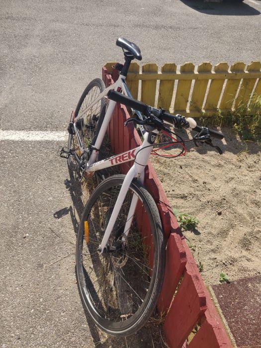 Bicicleta cursiera trek four mărime mare