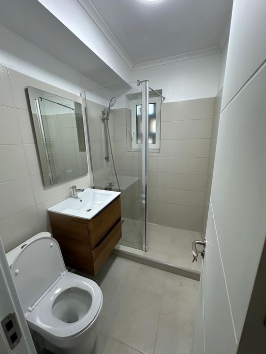 Inchiriez apartament 2 camere.