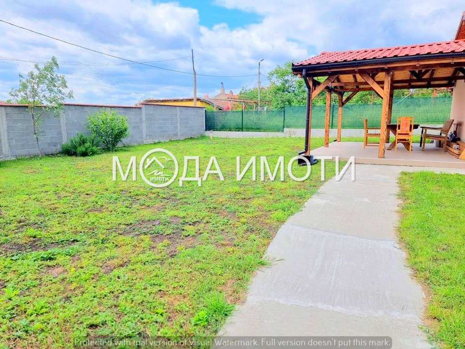 Къща в с. Горица, със голям двор, гараж и мазе!