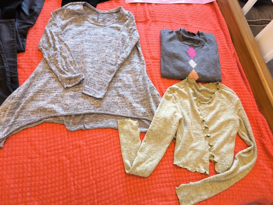 Lot haine, 11 buc, mărime S,pantaloni 5 buc, 1 geaca de toamna,3 pulo